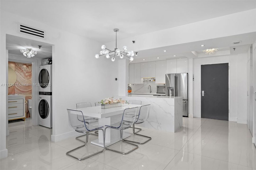 На продажу: $1,250,000 (2 спален, 2 ванн, 1170 Квадратных фут)