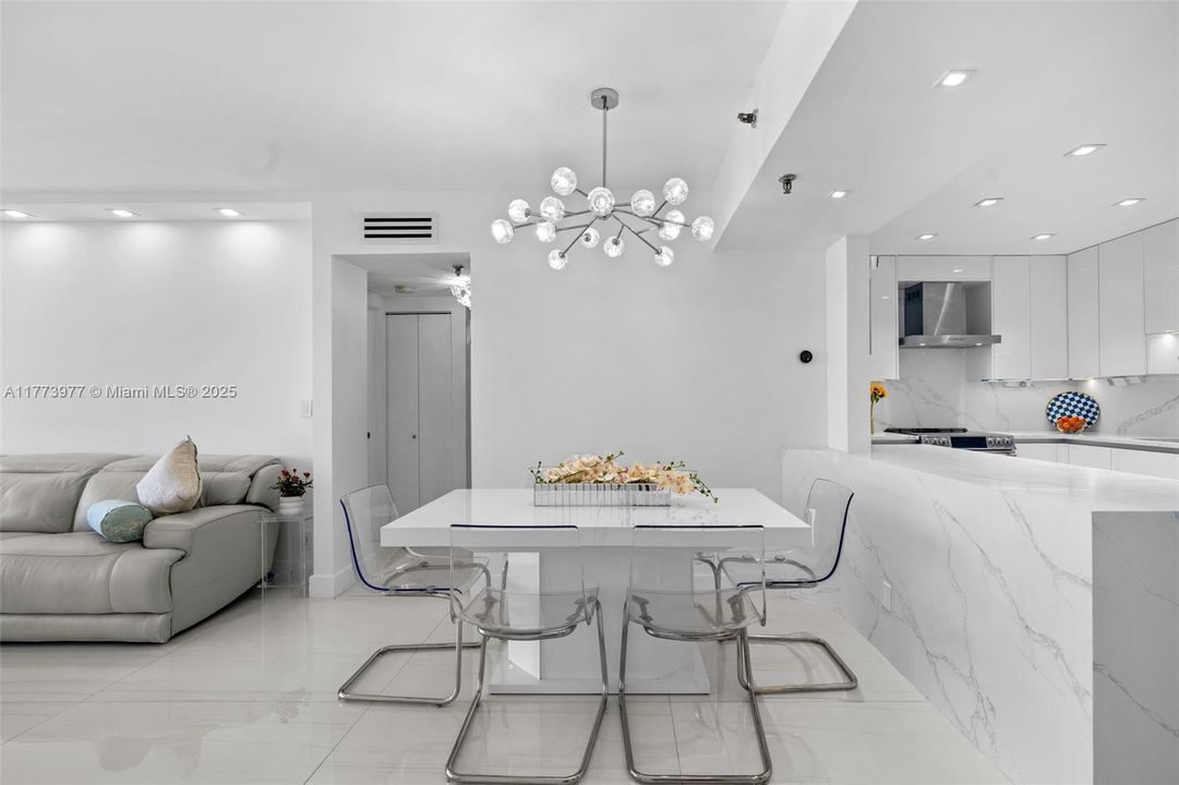 На продажу: $1,250,000 (2 спален, 2 ванн, 1170 Квадратных фут)