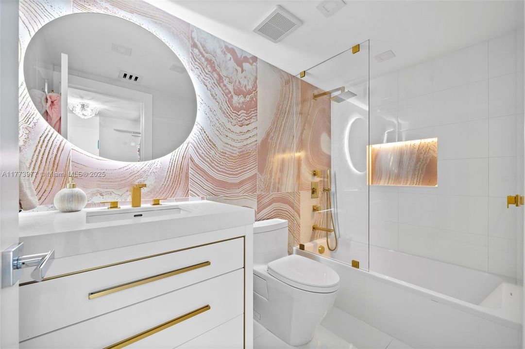 На продажу: $1,250,000 (2 спален, 2 ванн, 1170 Квадратных фут)