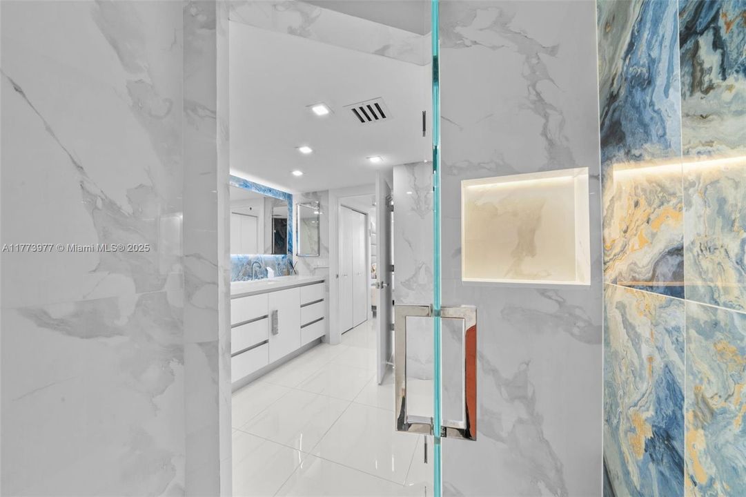 На продажу: $1,250,000 (2 спален, 2 ванн, 1170 Квадратных фут)