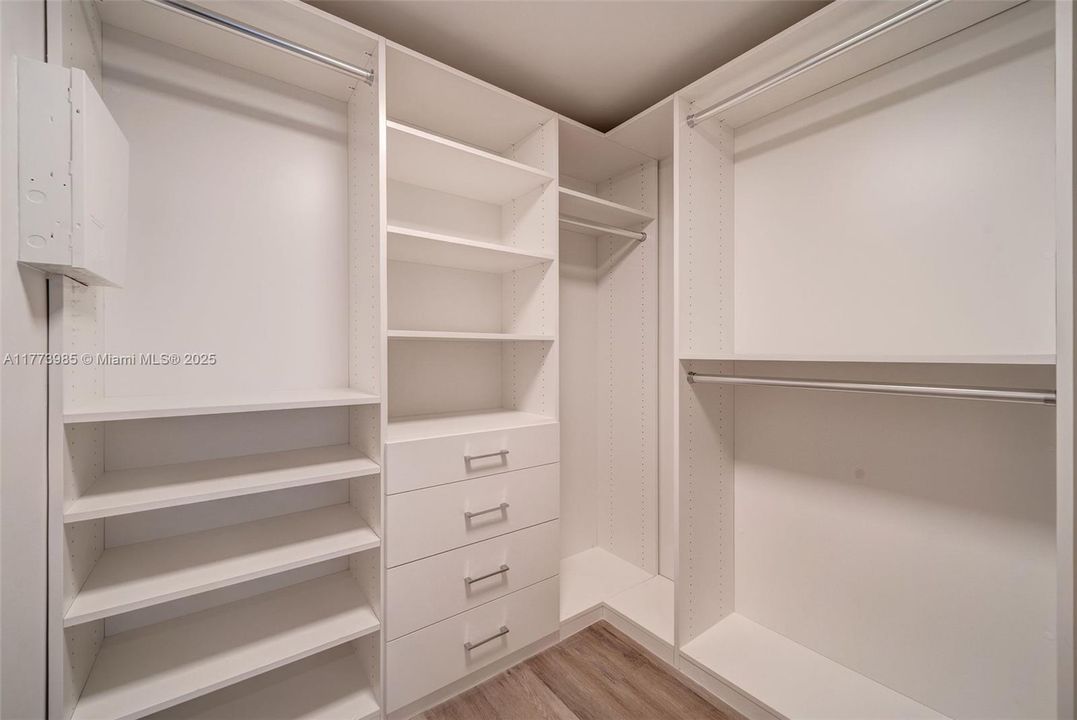 Recently Rented: $3,731 (2 beds, 2 baths, 1200 Square Feet)