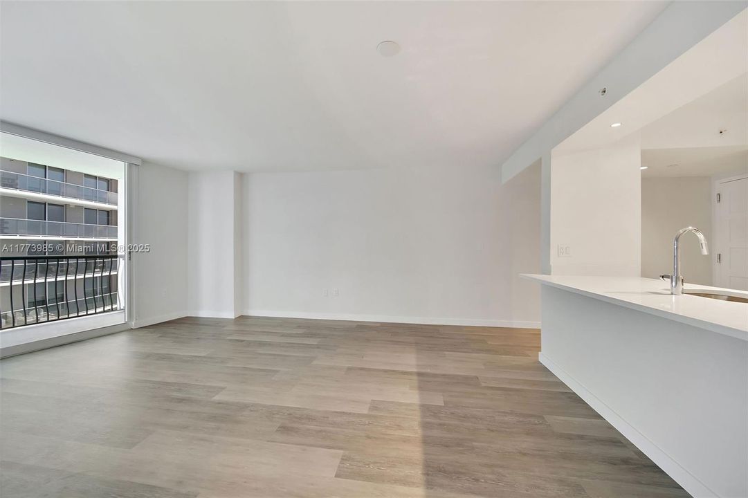 Recently Rented: $3,731 (2 beds, 2 baths, 1200 Square Feet)