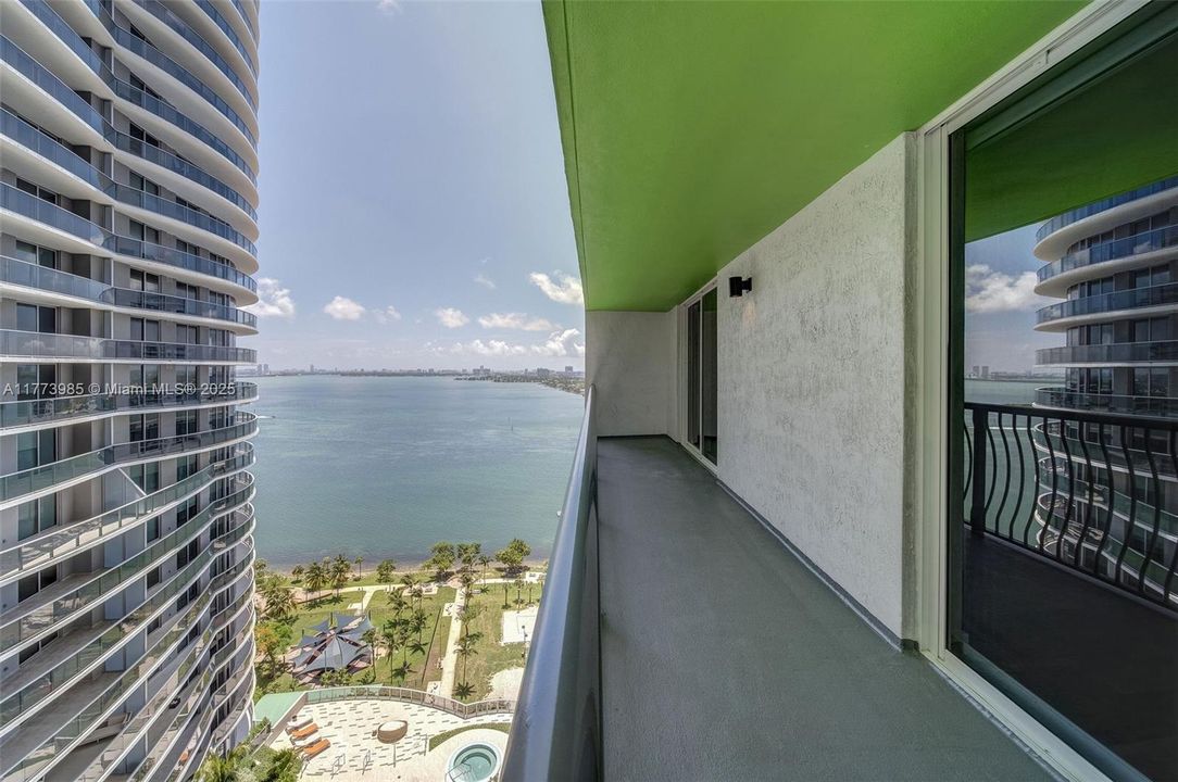 Recently Rented: $3,731 (2 beds, 2 baths, 1200 Square Feet)