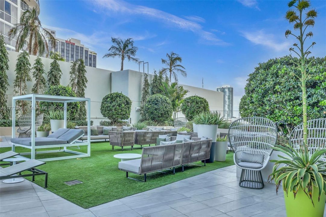 Recently Rented: $3,731 (2 beds, 2 baths, 1200 Square Feet)