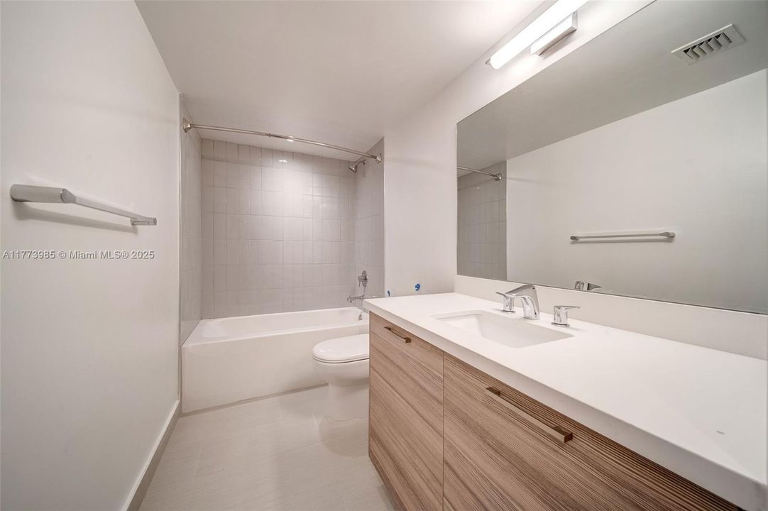 Recently Rented: $3,731 (2 beds, 2 baths, 1200 Square Feet)