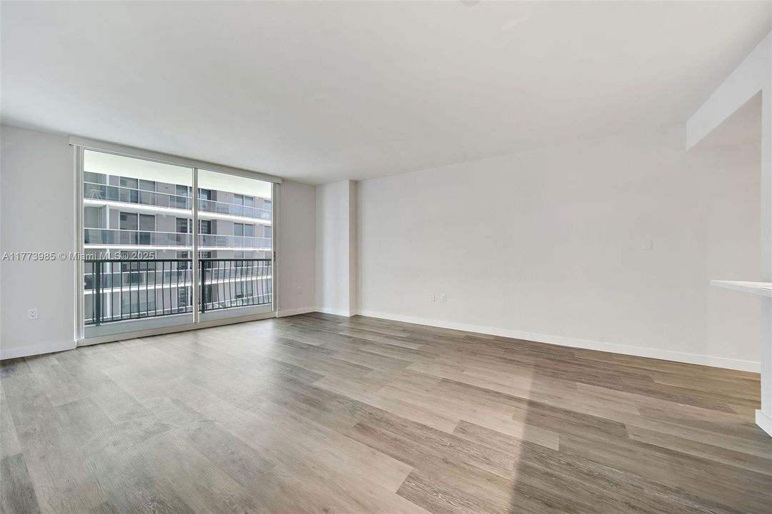 Recently Rented: $3,731 (2 beds, 2 baths, 1200 Square Feet)