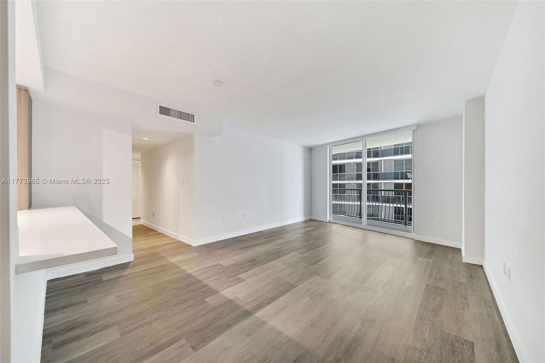 Recently Rented: $3,731 (2 beds, 2 baths, 1200 Square Feet)