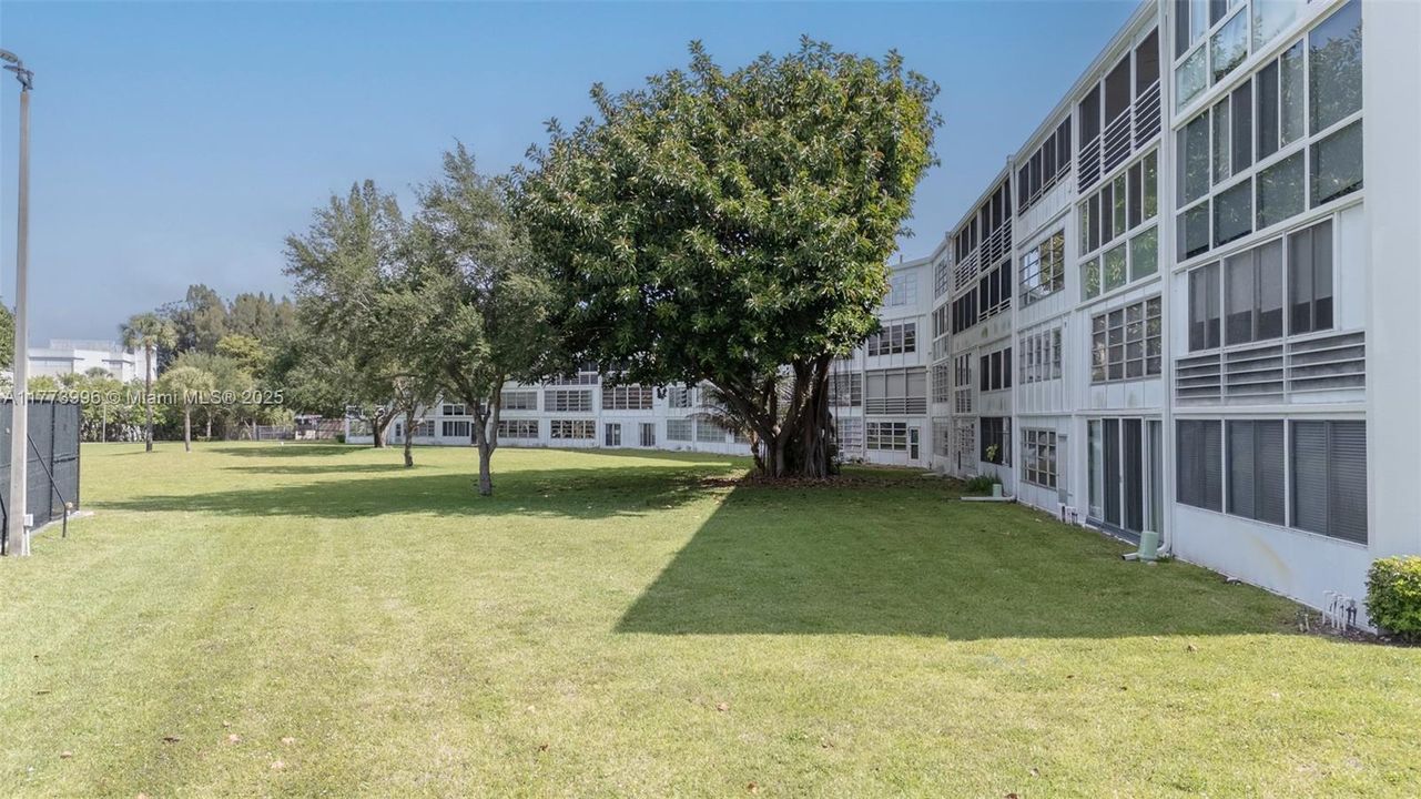 Recently Sold: $109,000 (1 beds, 1 baths, 738 Square Feet)