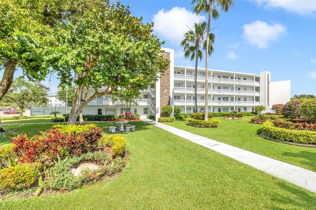 Recently Sold: $109,000 (1 beds, 1 baths, 738 Square Feet)