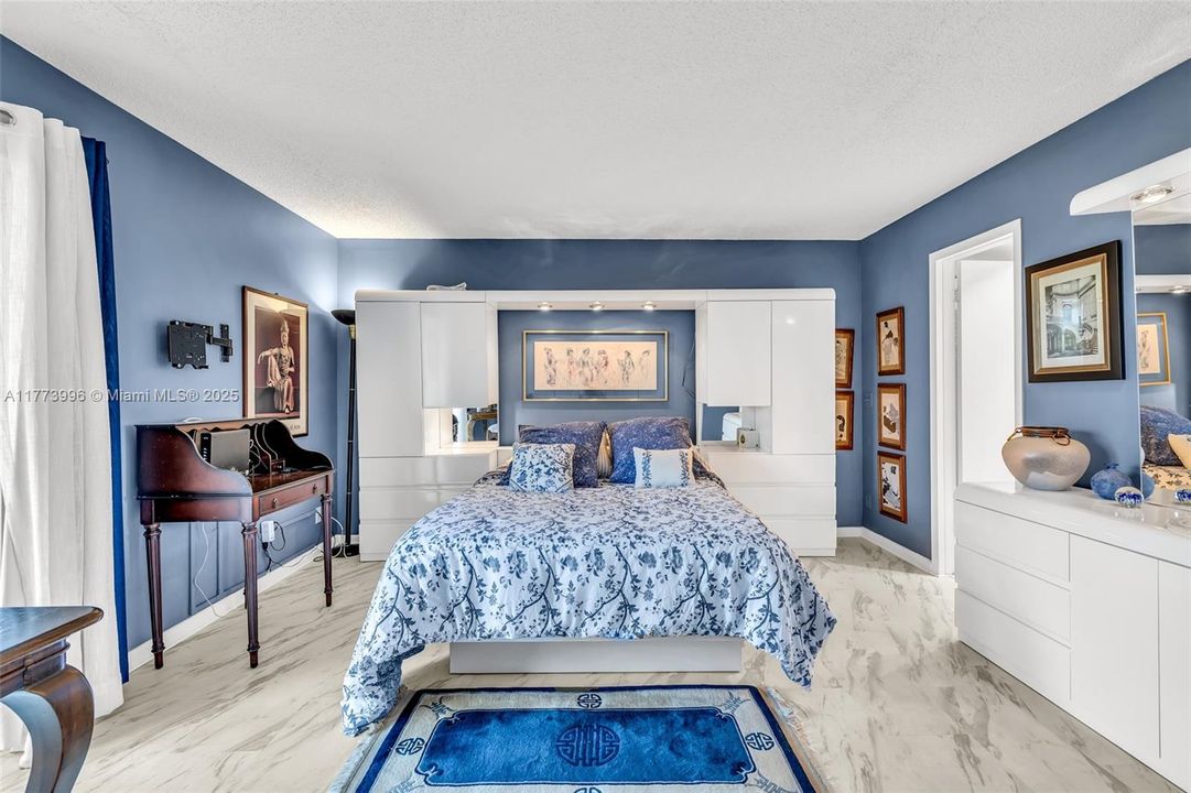 Recently Sold: $109,000 (1 beds, 1 baths, 738 Square Feet)