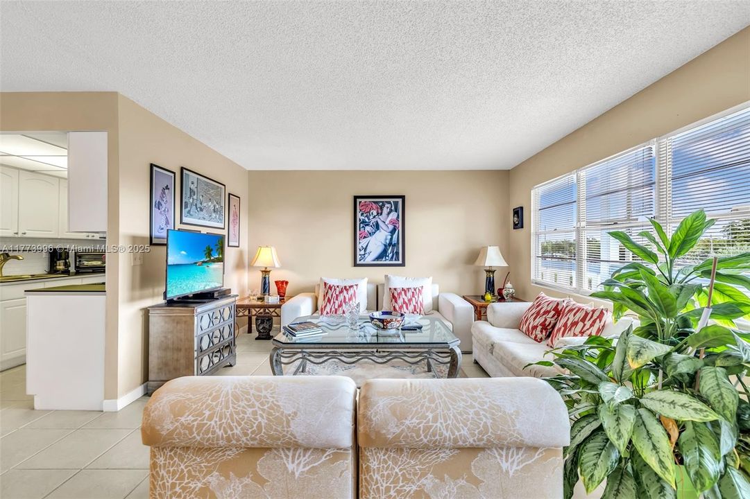 Recently Sold: $109,000 (1 beds, 1 baths, 738 Square Feet)