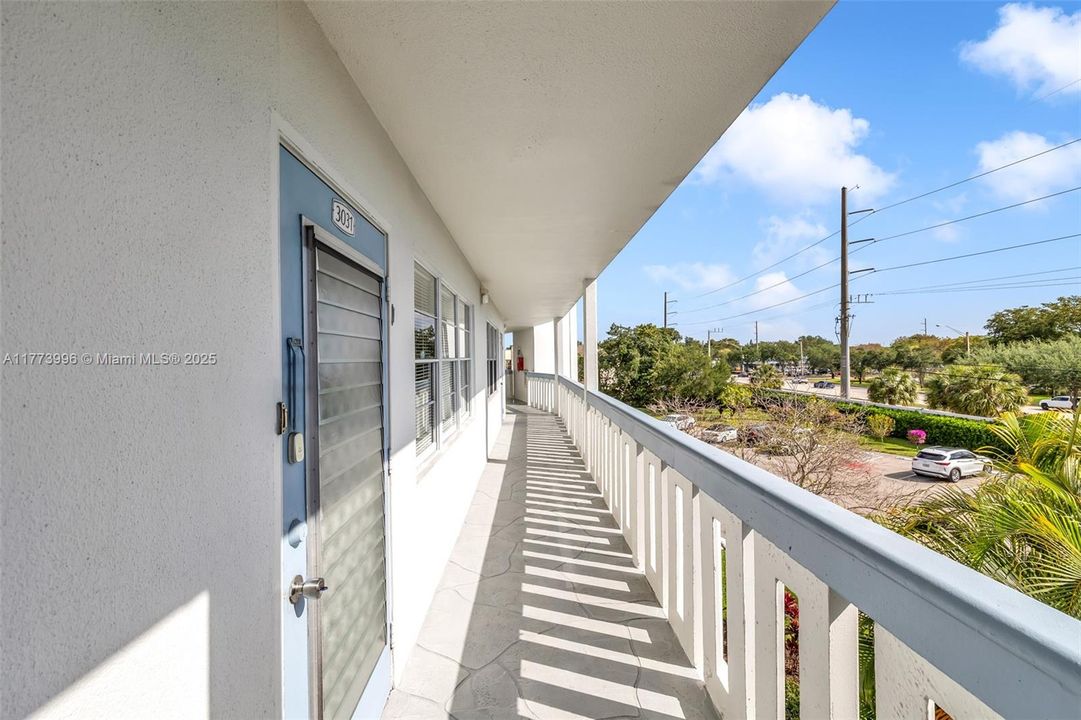 Recently Sold: $109,000 (1 beds, 1 baths, 738 Square Feet)