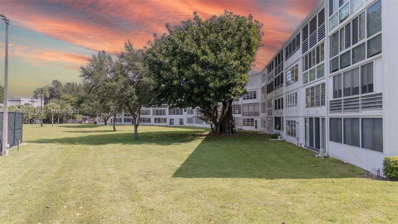 Recently Sold: $109,000 (1 beds, 1 baths, 738 Square Feet)