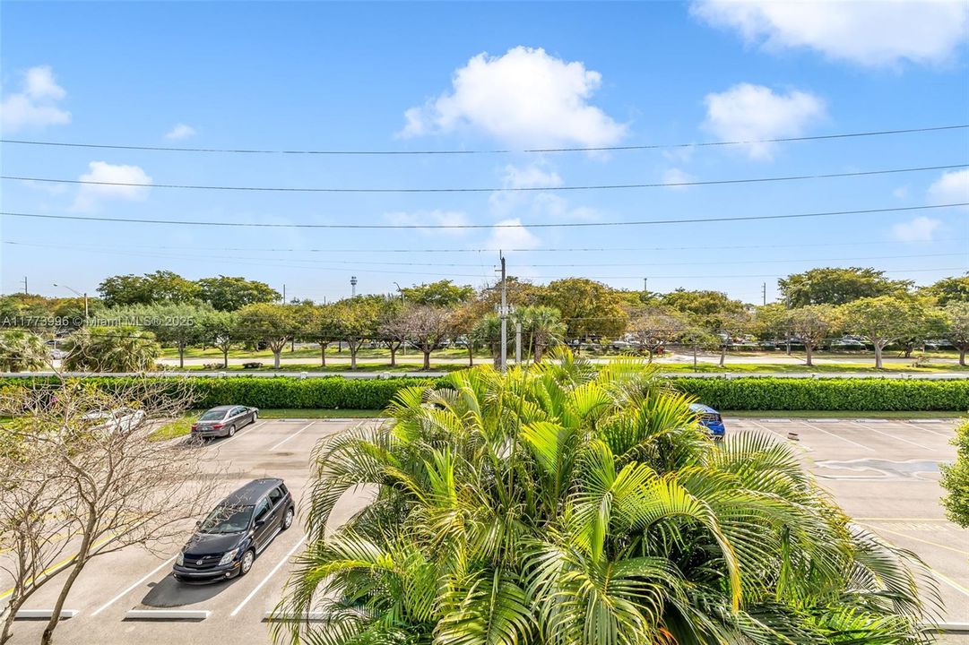 Recently Sold: $109,000 (1 beds, 1 baths, 738 Square Feet)