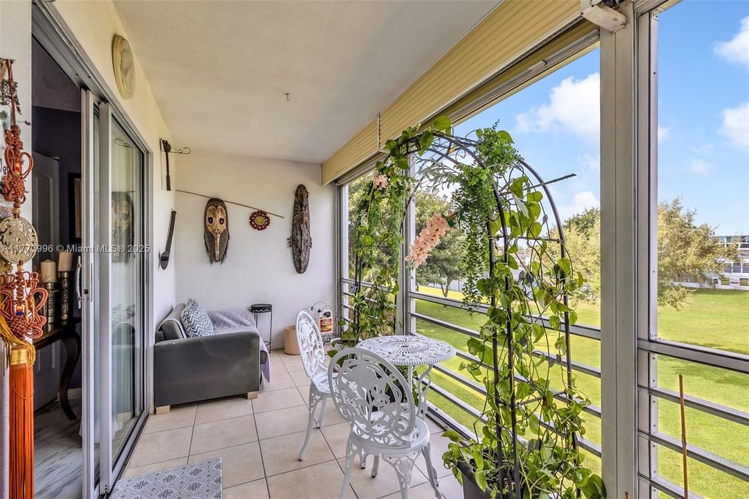 Recently Sold: $109,000 (1 beds, 1 baths, 738 Square Feet)