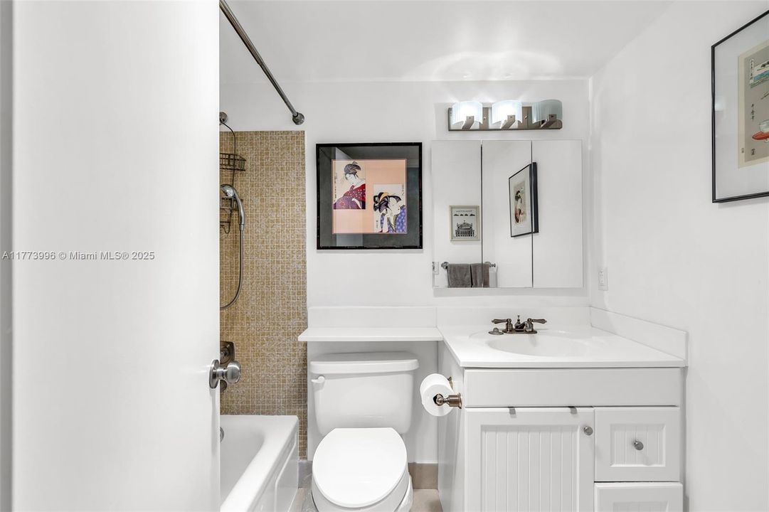 Recently Sold: $109,000 (1 beds, 1 baths, 738 Square Feet)