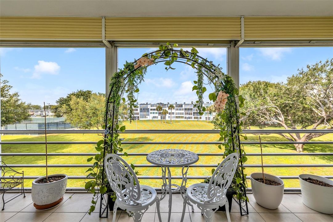 Recently Sold: $109,000 (1 beds, 1 baths, 738 Square Feet)