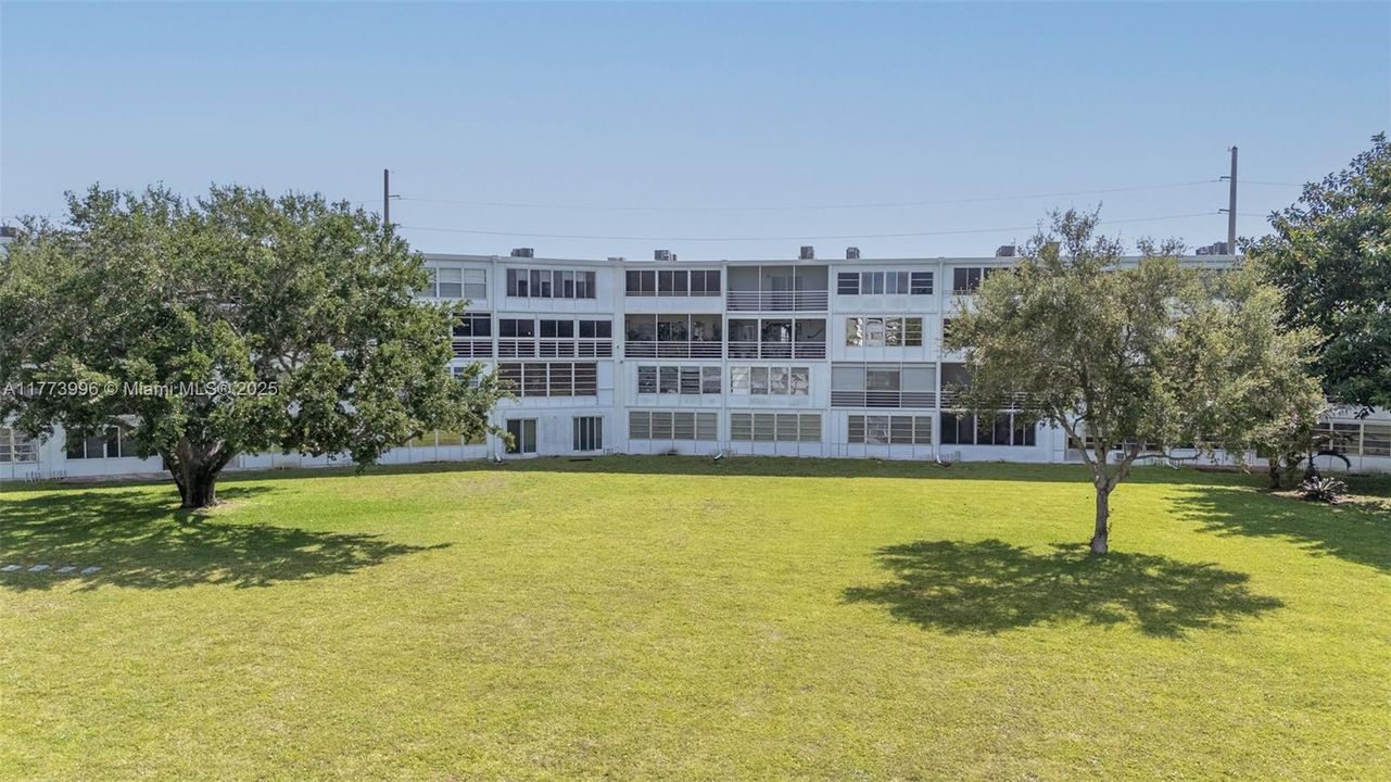 Recently Sold: $109,000 (1 beds, 1 baths, 738 Square Feet)