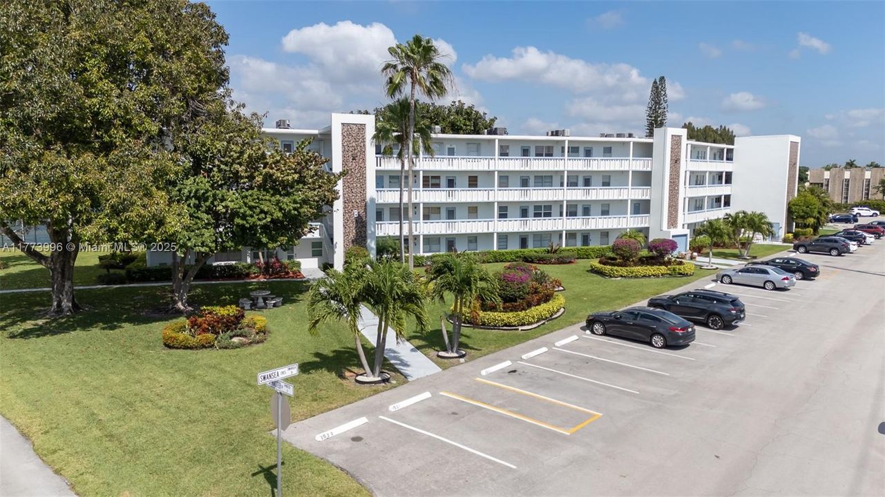 Recently Sold: $109,000 (1 beds, 1 baths, 738 Square Feet)