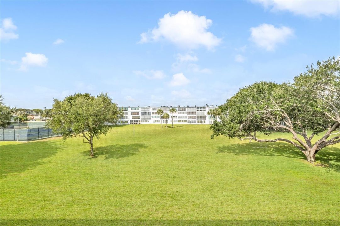 Recently Sold: $109,000 (1 beds, 1 baths, 738 Square Feet)