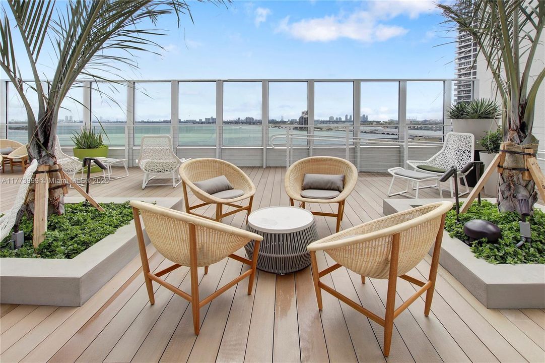 Recently Rented: $3,894 (2 beds, 2 baths, 1246 Square Feet)