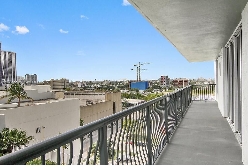 Recently Rented: $3,894 (2 beds, 2 baths, 1246 Square Feet)