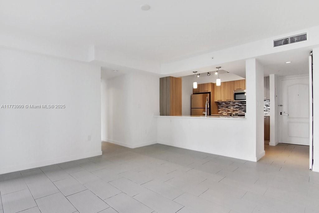 Recently Rented: $3,894 (2 beds, 2 baths, 1246 Square Feet)