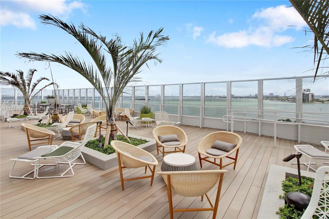 Recently Rented: $3,894 (2 beds, 2 baths, 1246 Square Feet)