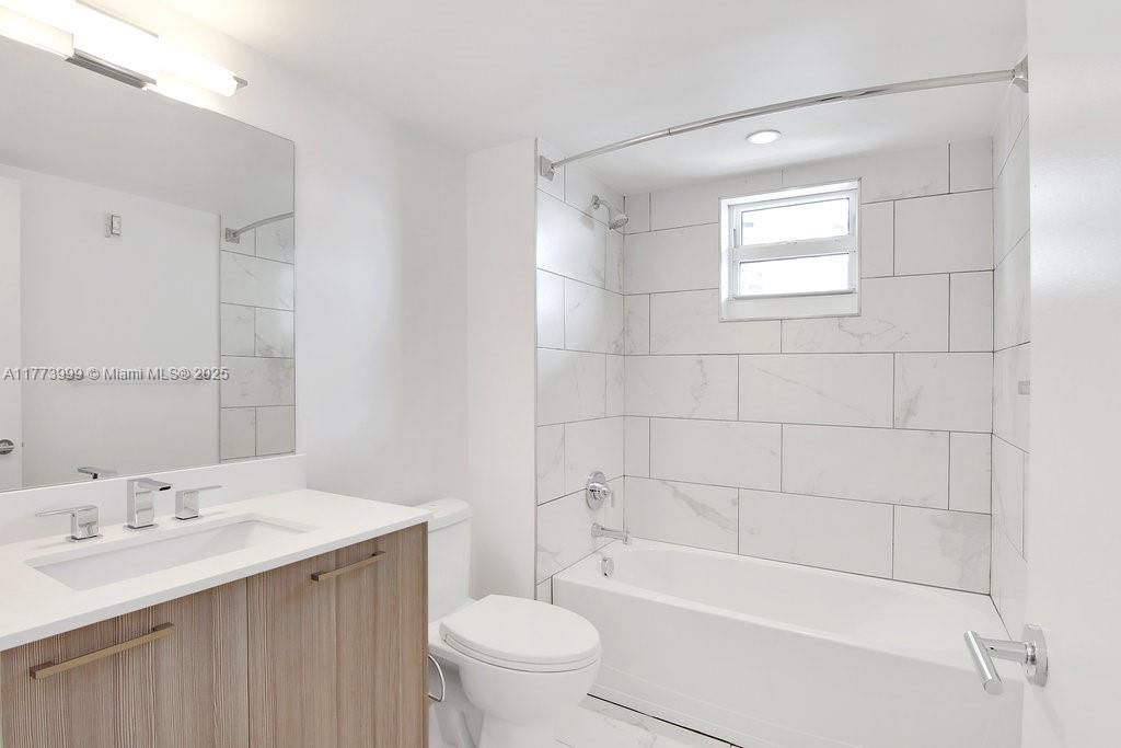 Recently Rented: $3,894 (2 beds, 2 baths, 1246 Square Feet)