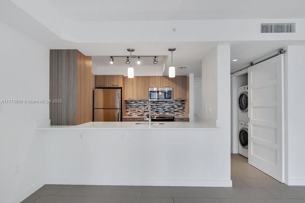 Recently Rented: $3,894 (2 beds, 2 baths, 1246 Square Feet)