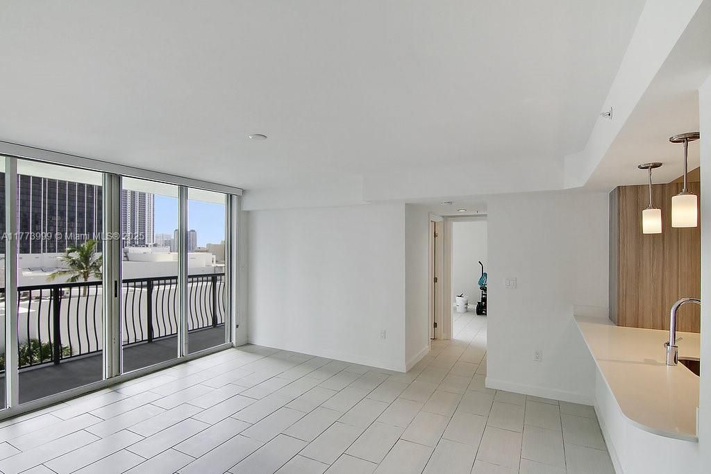 Recently Rented: $3,894 (2 beds, 2 baths, 1246 Square Feet)