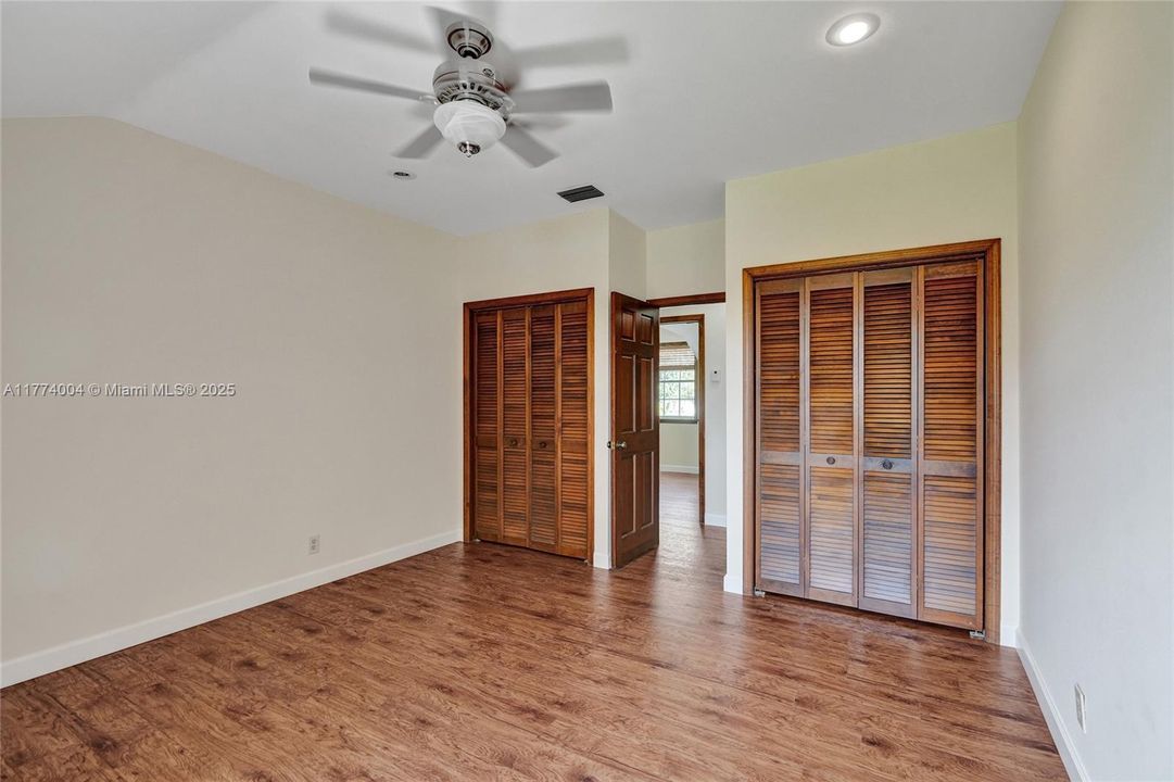 Recently Sold: $1,400,000 (5 beds, 3 baths, 3253 Square Feet)