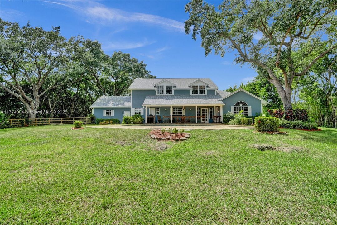 Recently Sold: $1,400,000 (5 beds, 3 baths, 3253 Square Feet)