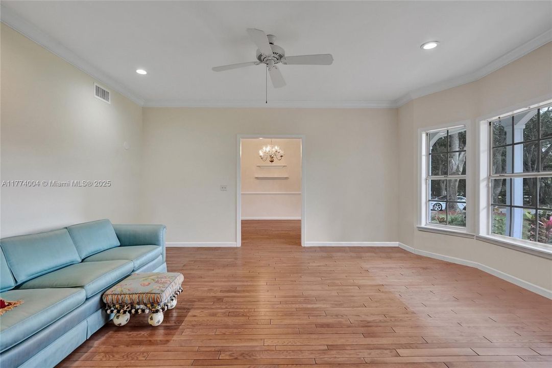 Recently Sold: $1,400,000 (5 beds, 3 baths, 3253 Square Feet)