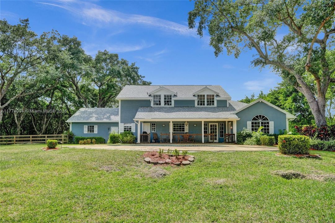 Recently Sold: $1,400,000 (5 beds, 3 baths, 3253 Square Feet)