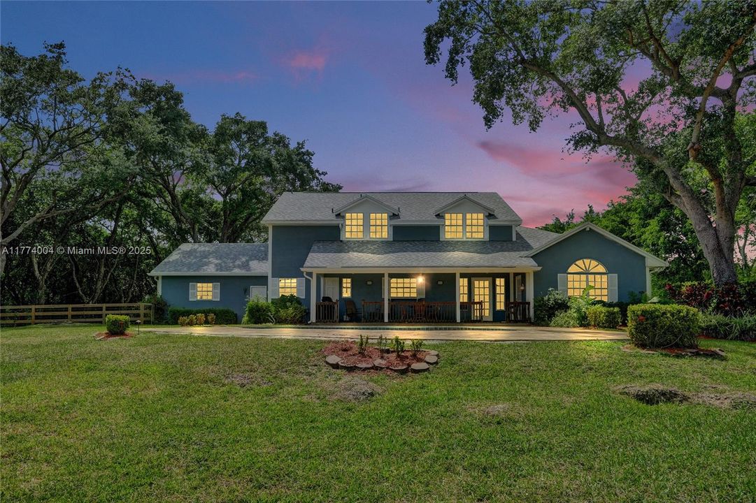 Recently Sold: $1,400,000 (5 beds, 3 baths, 3253 Square Feet)