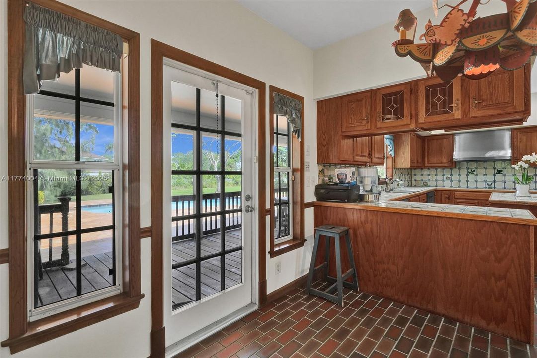 Recently Sold: $1,400,000 (5 beds, 3 baths, 3253 Square Feet)