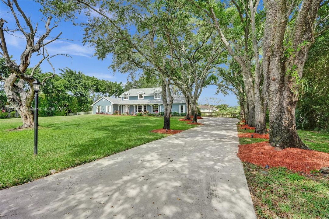 Recently Sold: $1,400,000 (5 beds, 3 baths, 3253 Square Feet)