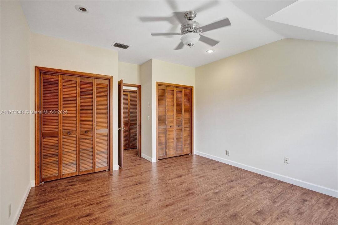 Recently Sold: $1,400,000 (5 beds, 3 baths, 3253 Square Feet)