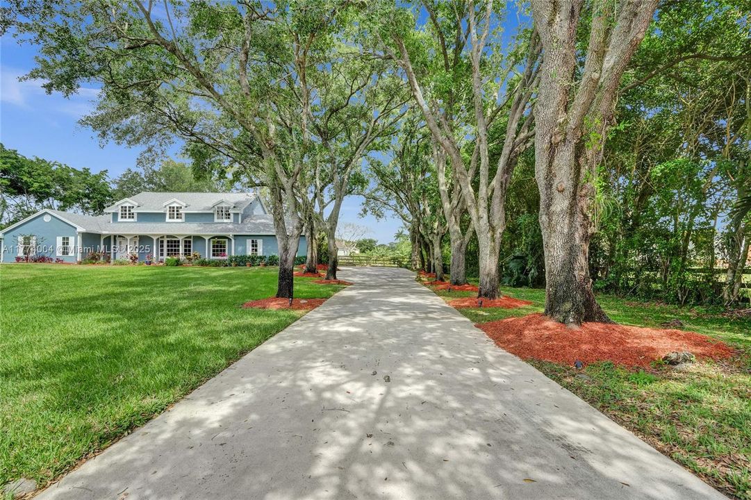 Recently Sold: $1,400,000 (5 beds, 3 baths, 3253 Square Feet)