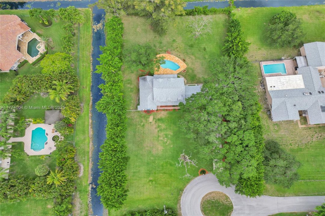 Recently Sold: $1,400,000 (5 beds, 3 baths, 3253 Square Feet)