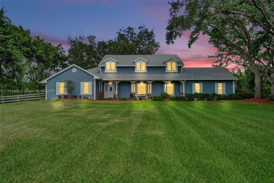 Recently Sold: $1,400,000 (5 beds, 3 baths, 3253 Square Feet)