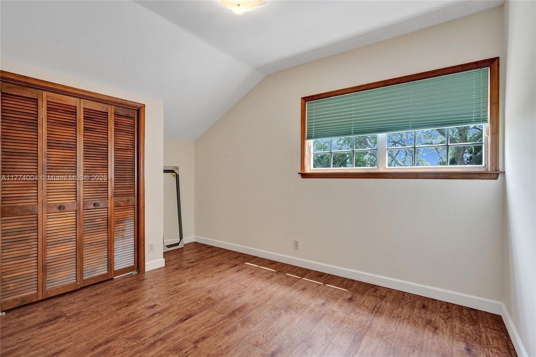 Recently Sold: $1,400,000 (5 beds, 3 baths, 3253 Square Feet)