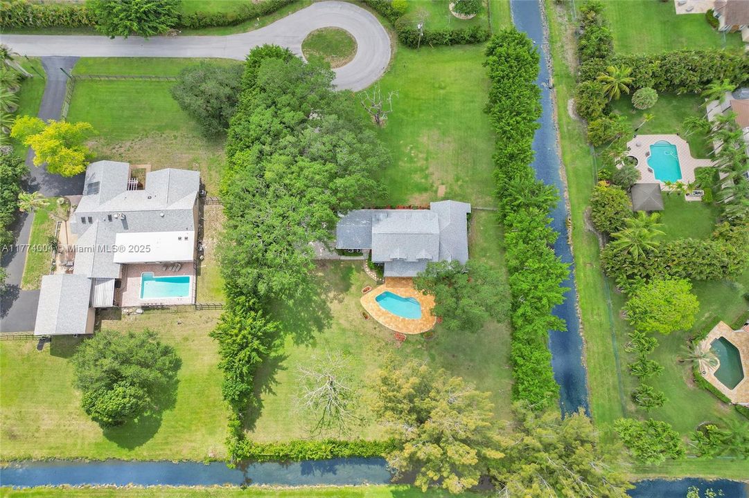 Recently Sold: $1,400,000 (5 beds, 3 baths, 3253 Square Feet)