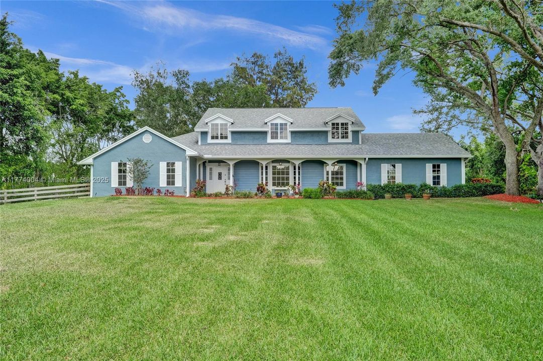 Recently Sold: $1,400,000 (5 beds, 3 baths, 3253 Square Feet)