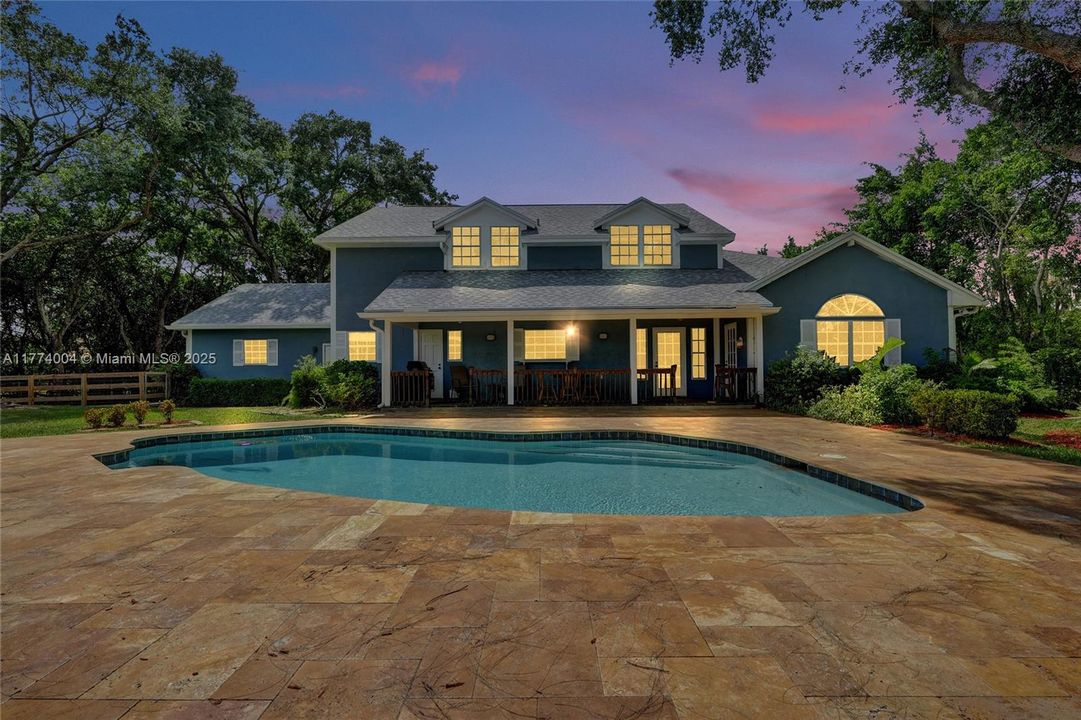 Recently Sold: $1,400,000 (5 beds, 3 baths, 3253 Square Feet)