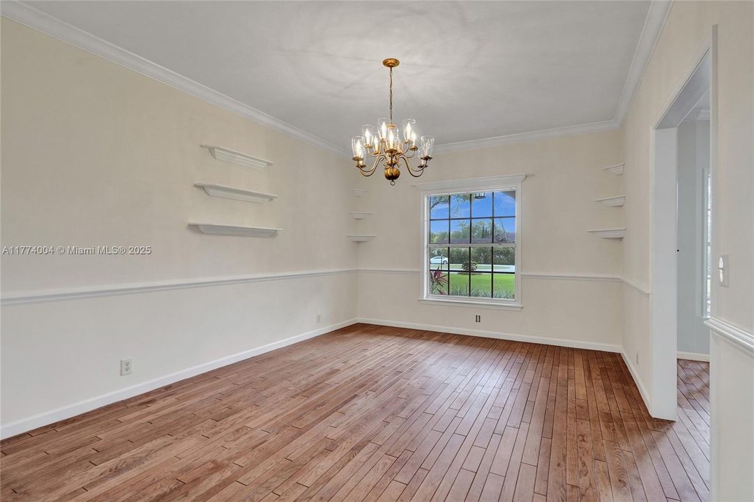 Recently Sold: $1,400,000 (5 beds, 3 baths, 3253 Square Feet)