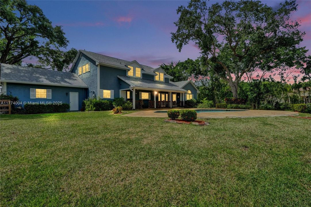 Recently Sold: $1,400,000 (5 beds, 3 baths, 3253 Square Feet)