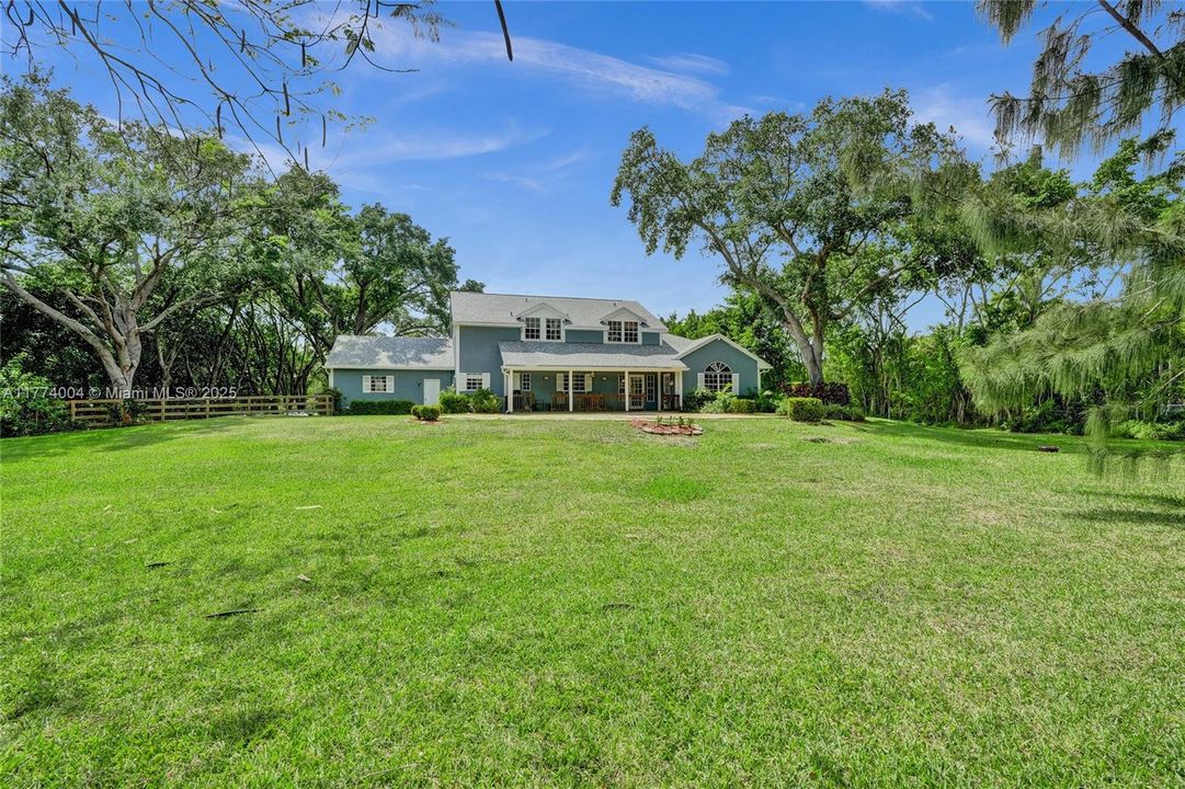 Recently Sold: $1,400,000 (5 beds, 3 baths, 3253 Square Feet)