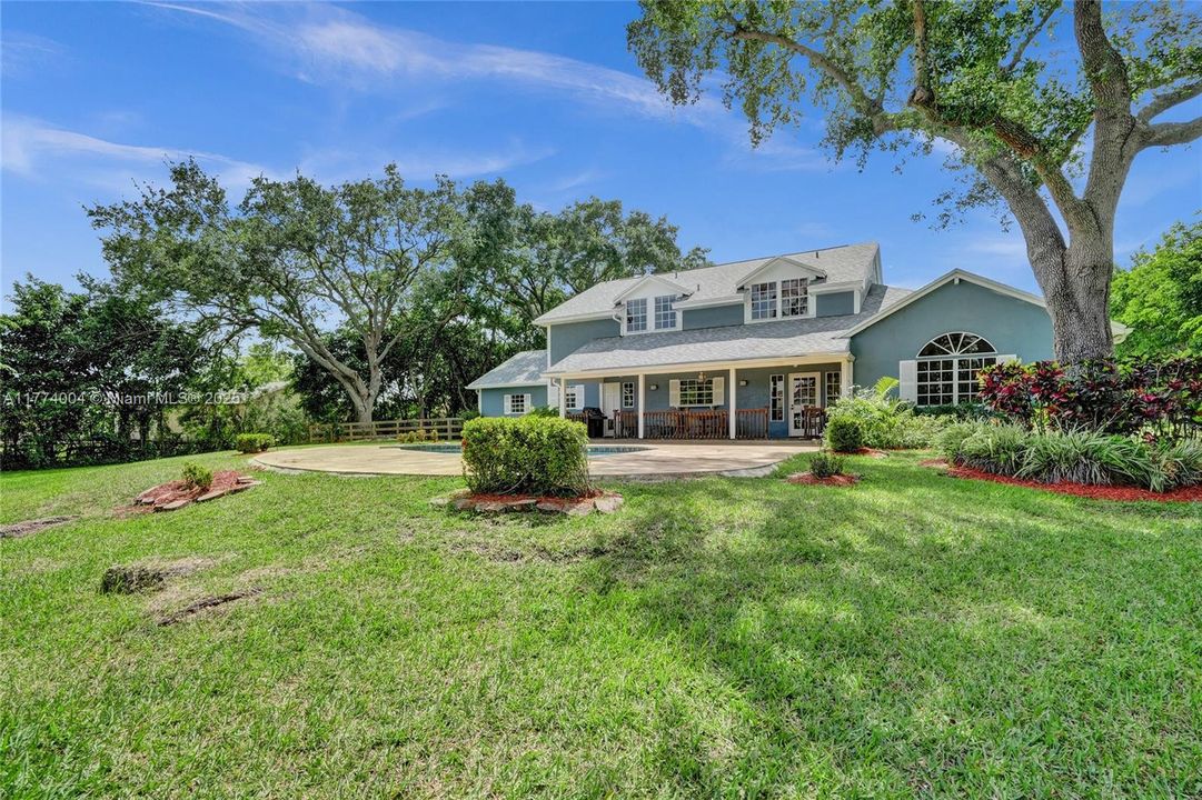 Recently Sold: $1,400,000 (5 beds, 3 baths, 3253 Square Feet)